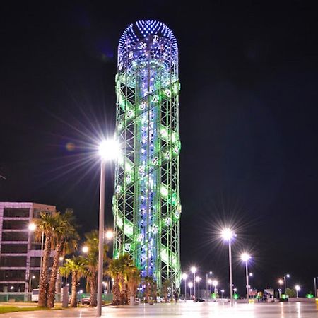 Viva Blue Batumi Aparthotel Exterior photo