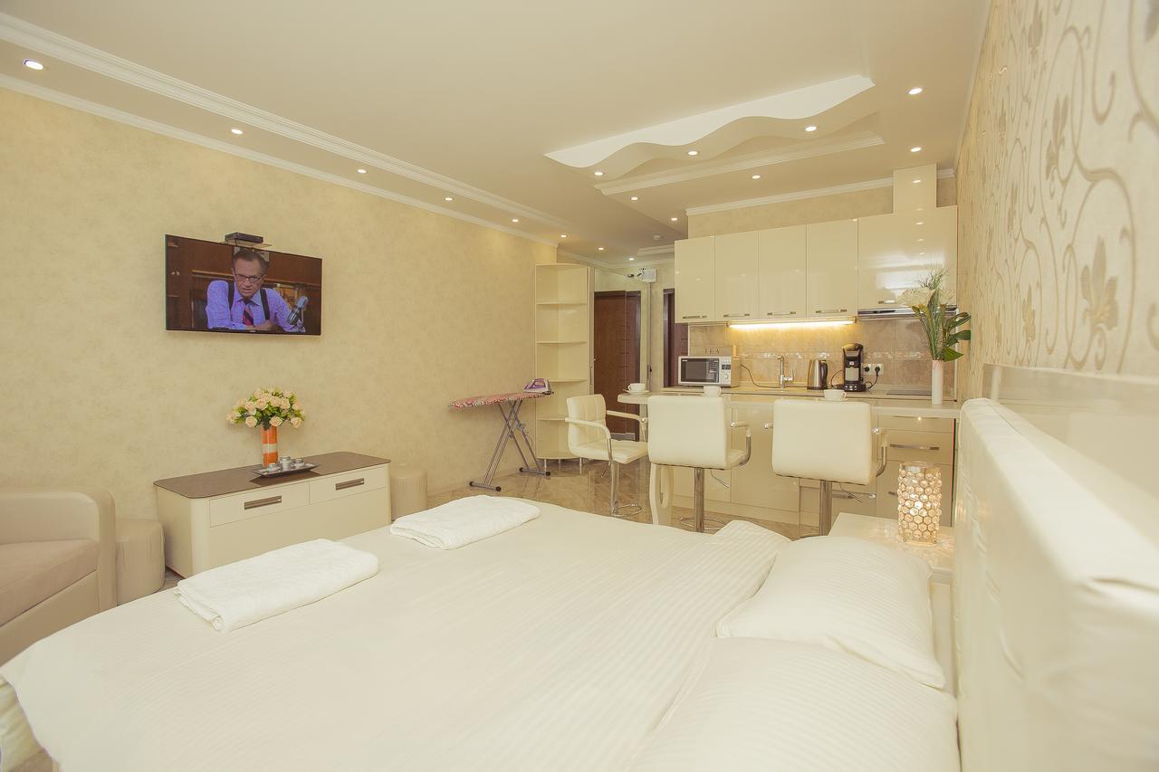 Viva Blue Batumi Aparthotel Exterior photo