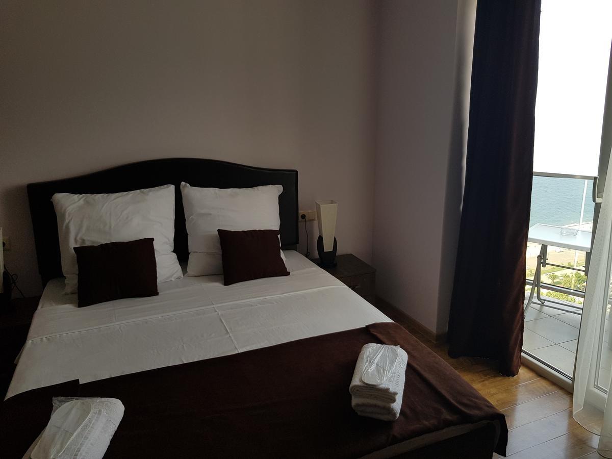 Viva Blue Batumi Aparthotel Exterior photo