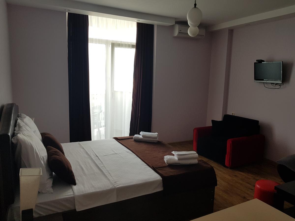 Viva Blue Batumi Aparthotel Exterior photo