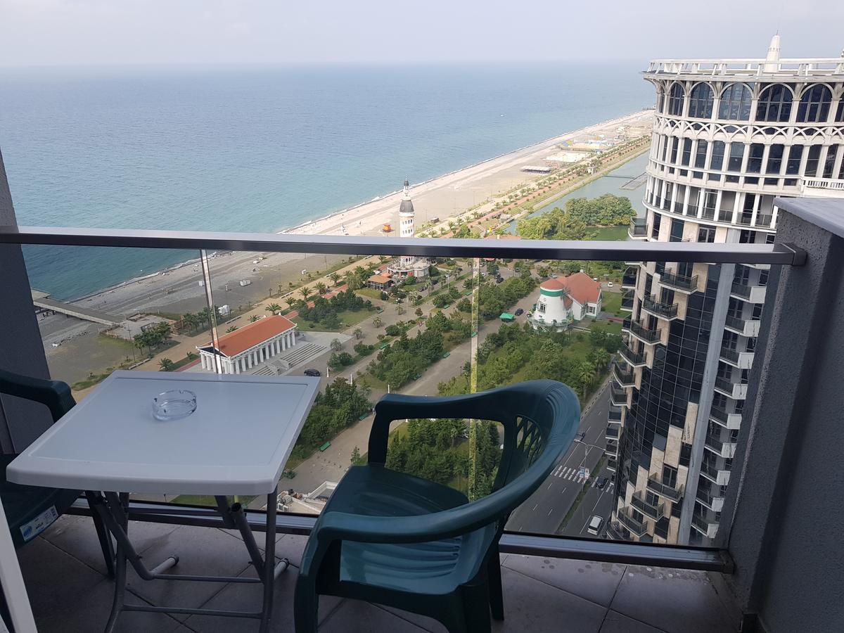 Viva Blue Batumi Aparthotel Exterior photo