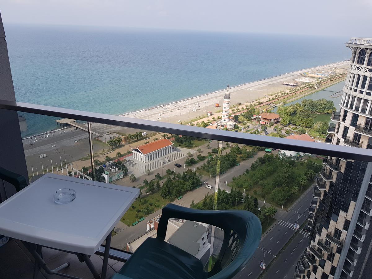 Viva Blue Batumi Aparthotel Exterior photo