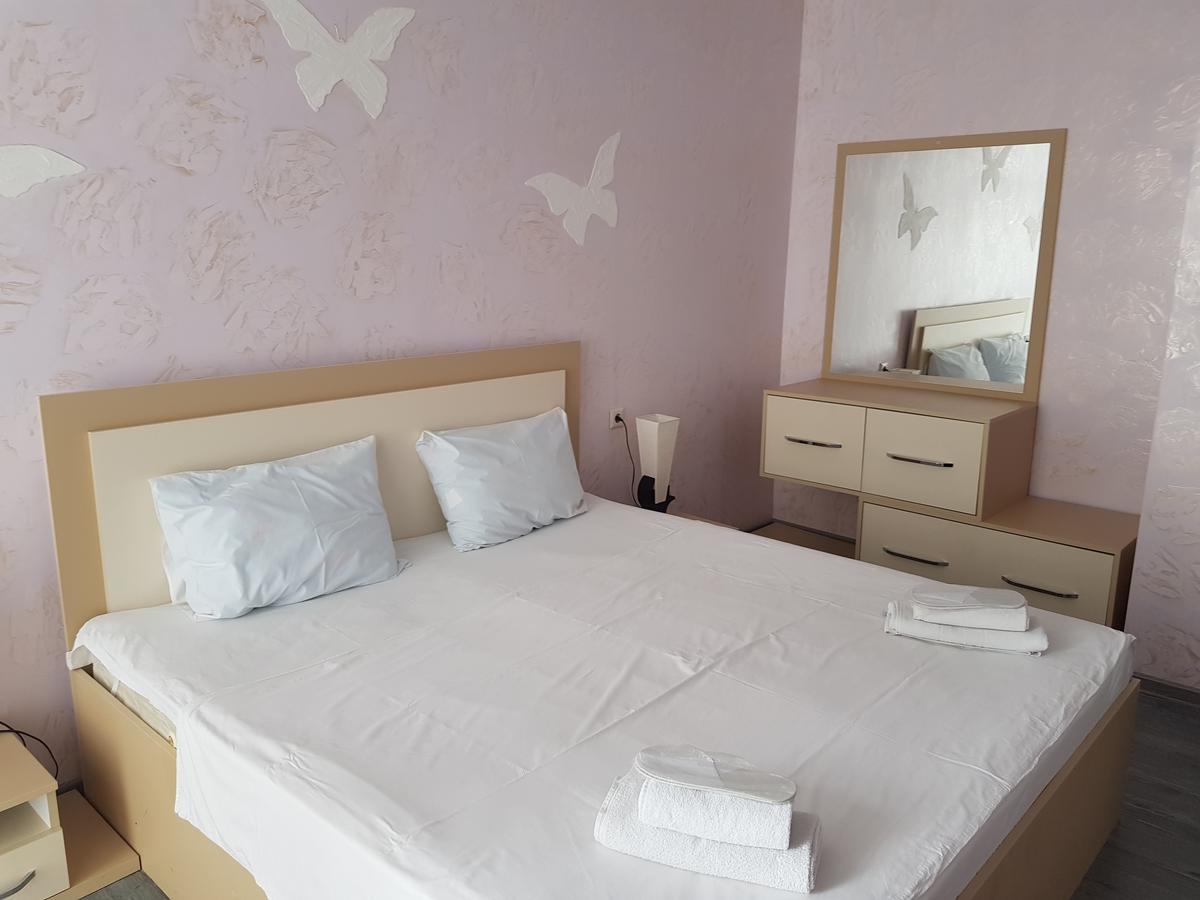Viva Blue Batumi Aparthotel Exterior photo