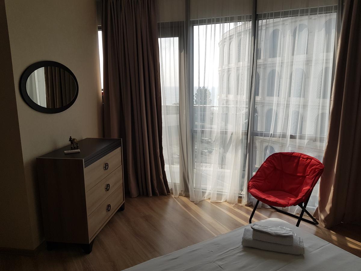 Viva Blue Batumi Aparthotel Exterior photo